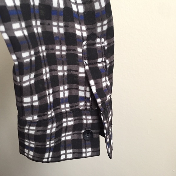 ✨SALE✨ Plaid Button-Up Shirt by Lumière - Picture 4 of 8